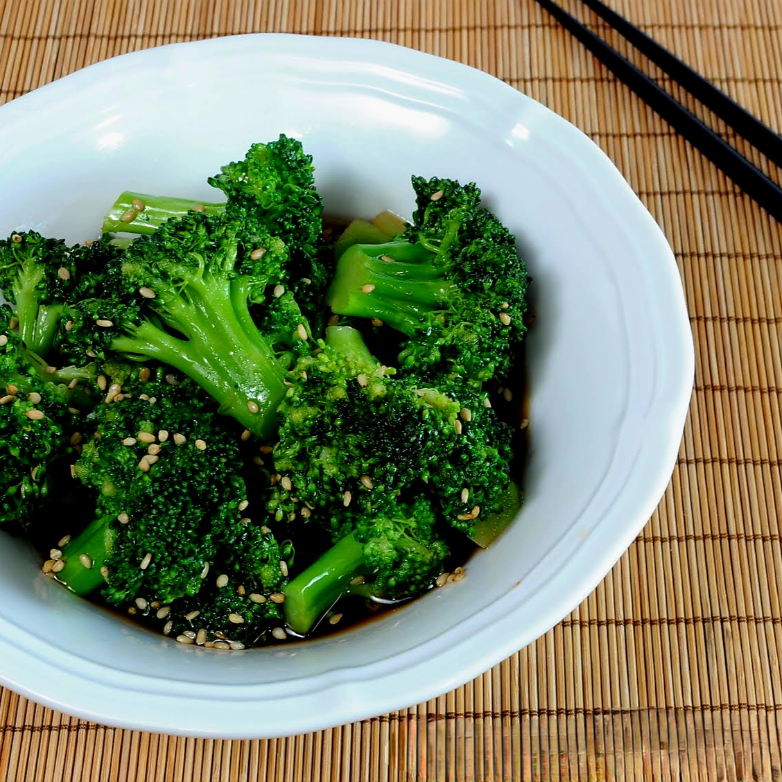 Steamed Broccoli with Sea same Seeds and Soy Sauce