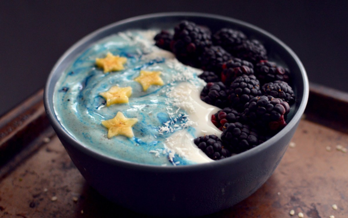 Blue Spirulina Smoothie Bowl